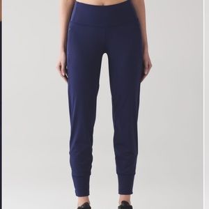 Lululemon women’s fresh track ankle zip jogger pants size 6.